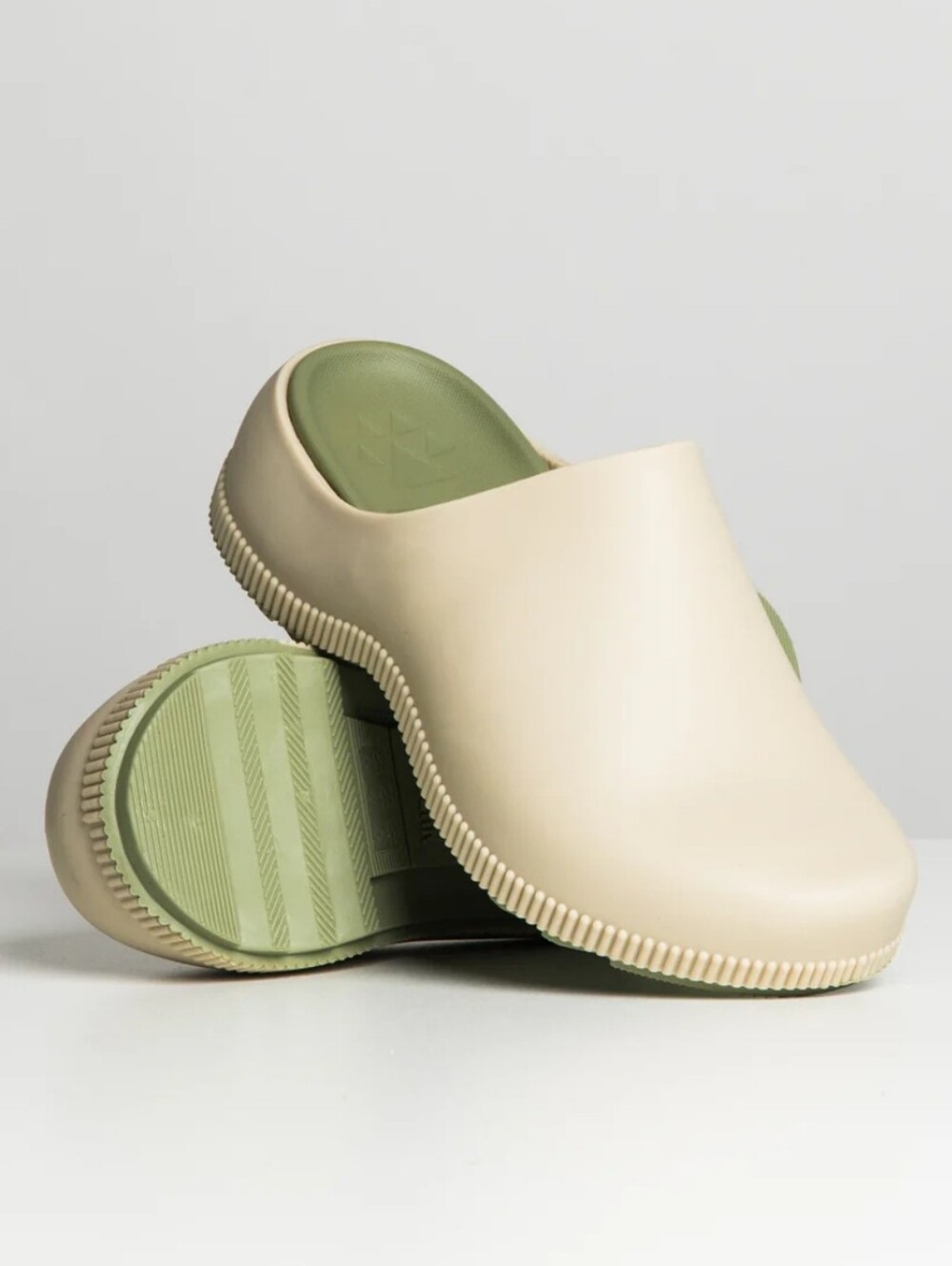Cougar Cream/Green Sven Clog